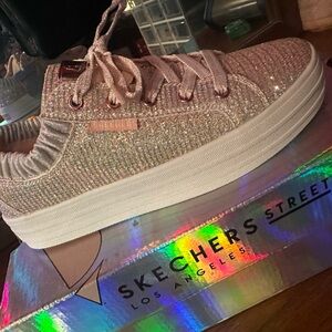 Sketchers Sparkle Sneakers. Girls size 4 (Women’s 6)